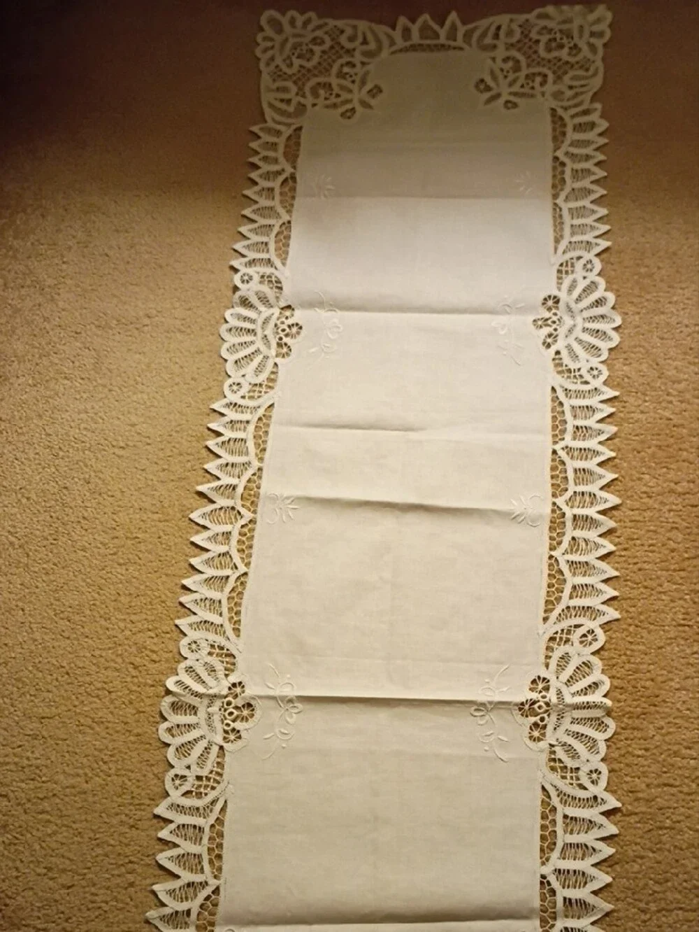 Vintage Handmade Classic White Lace-Edged Doilie Table Runner